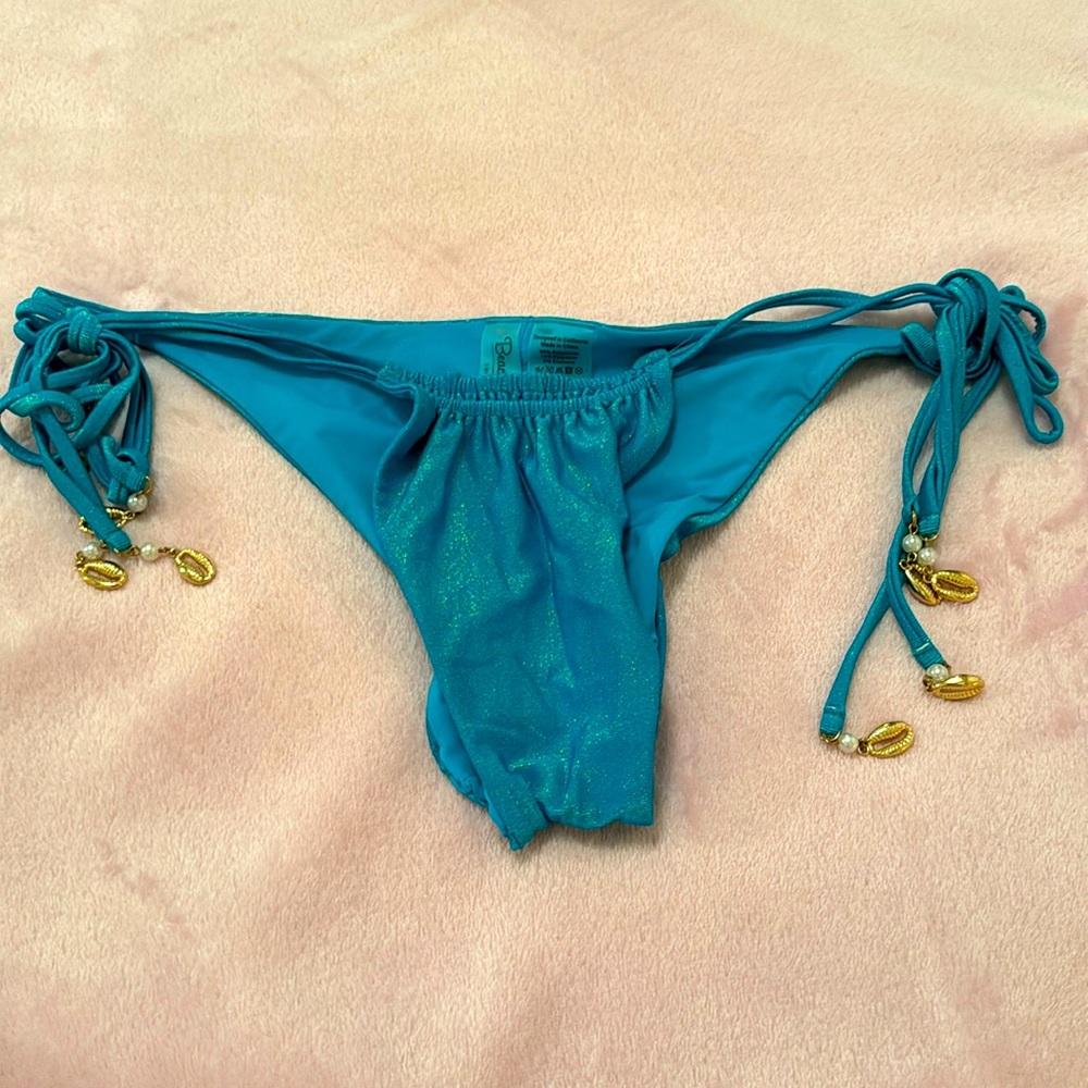 π BEACH BUNNY β’ WINDSLOW β’ TIE SIDE BOTTOM β’ Gold hardware & Shell π detail - Picture 4 of 8